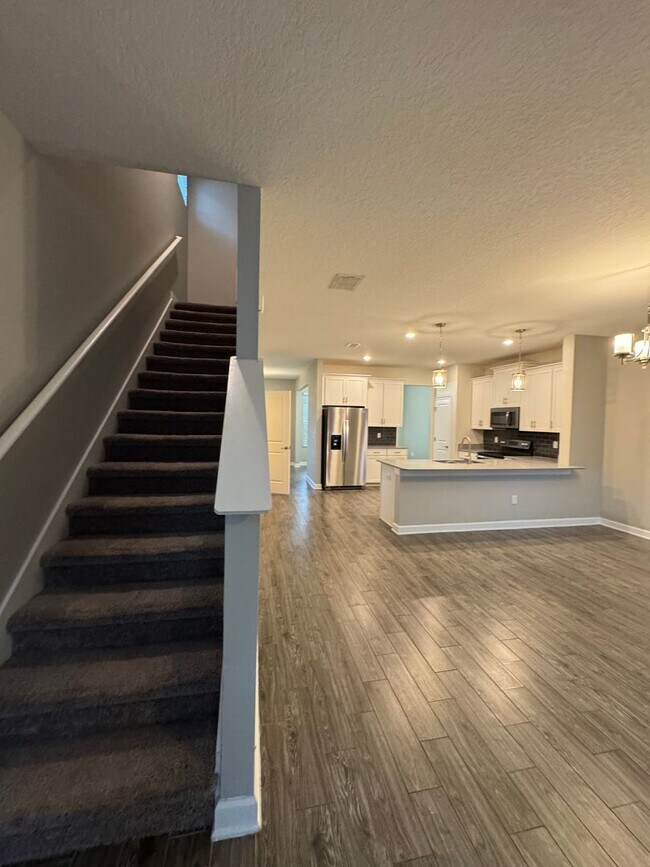 Building Photo - STOREY PARK - 3BR/2.5BA TWO STORY HOME