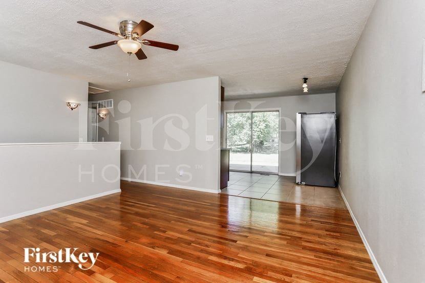 Building Photo - 1107 Burgundy Ln