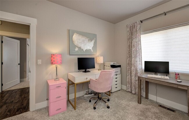 Building Photo - Beautiful 3+ bed, 3 bath home with 4 car garage, VIEWS, chef's kitchen and much more! 9-11 month ...