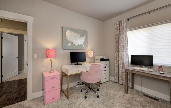 Building Photo - Beautiful 3+ bed, 3 bath home with 4 car garage, VIEWS, chef's kitchen and much more!