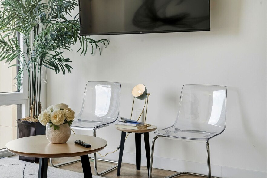 Building Photo - 853 W Blackhawk St