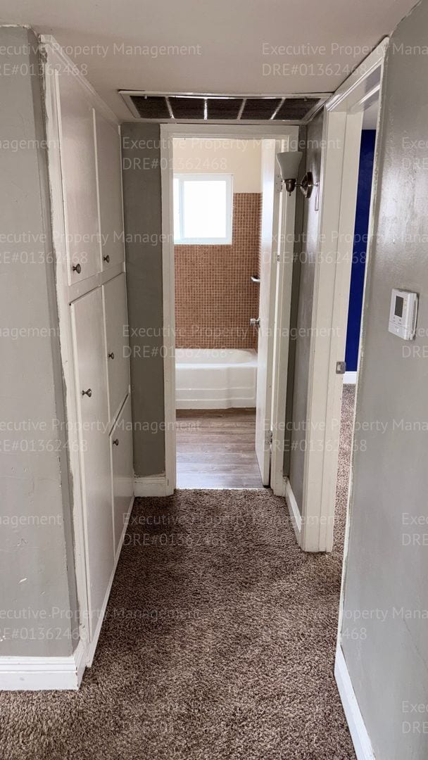 Building Photo - 2 bedroom 1 bathroom house located off the main street Oildale Dr.