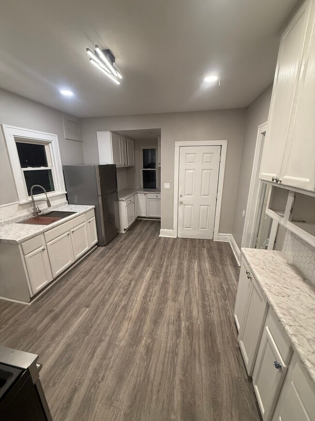 Building Photo - 746 N Schuyler Ave