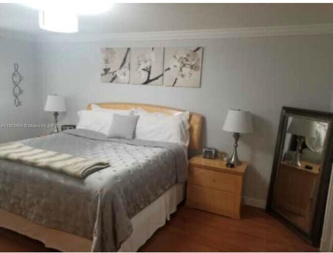 Building Photo - 150 NE 15th Ave