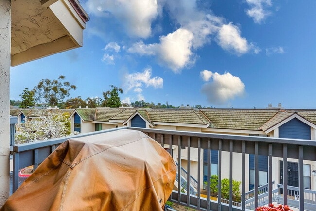 Building Photo - Welcome to this beautiful 1,042 sq. ft. condo offering modern comfort in a prime location!