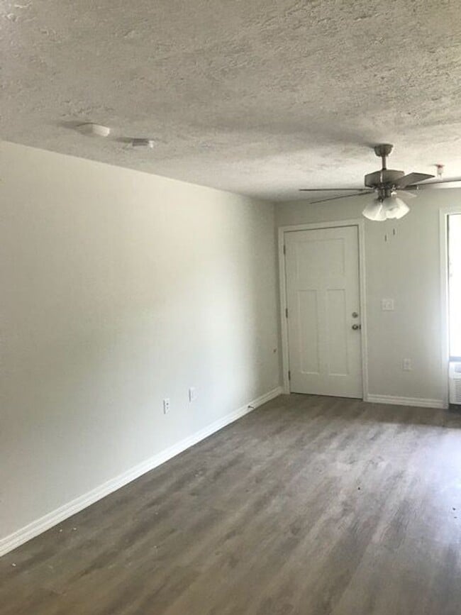 Building Photo - 2 bedroom 2 bath Apartment Branson MO- ADA compliant - Ask about our Move In Specials