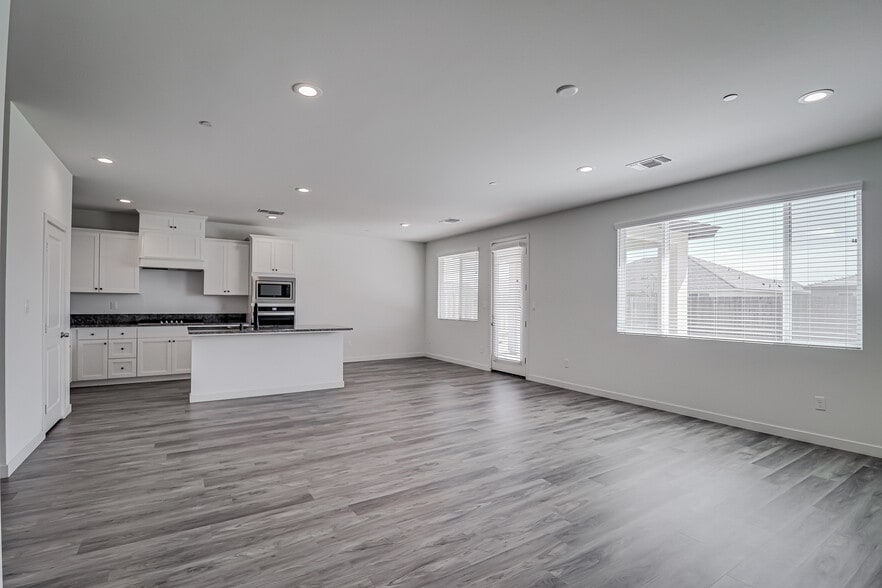 Building Photo - 15017 Maryvale Ave