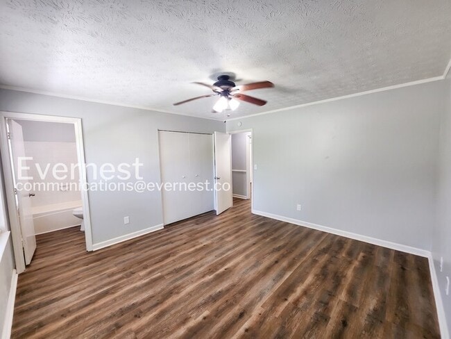 Building Photo - 3 Bed/2 Bath Home with Garage / Pet-Friendly / Coming Soon!