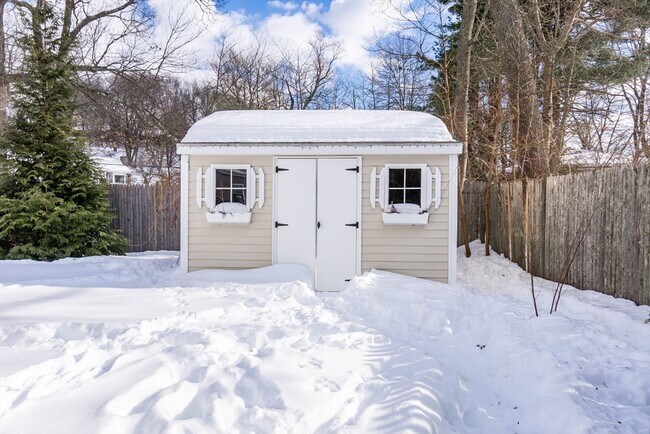 Building Photo - 73 Winfield St