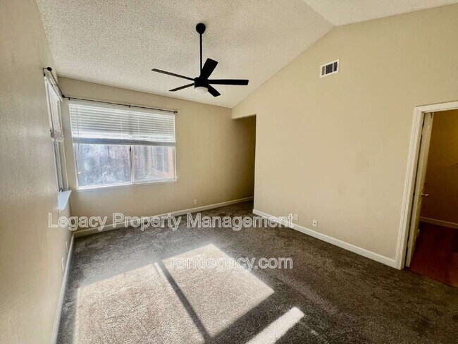 Building Photo - 413 Donaldson Ct