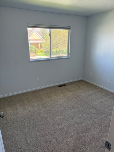Building Photo - 174 S 200 E