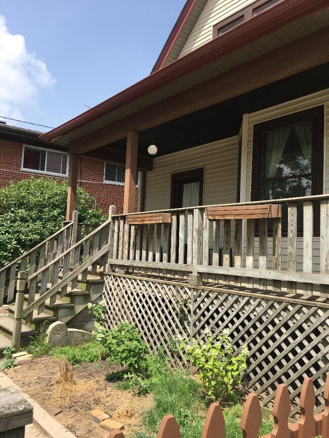 Building Photo - 7228 N Rogers Ave