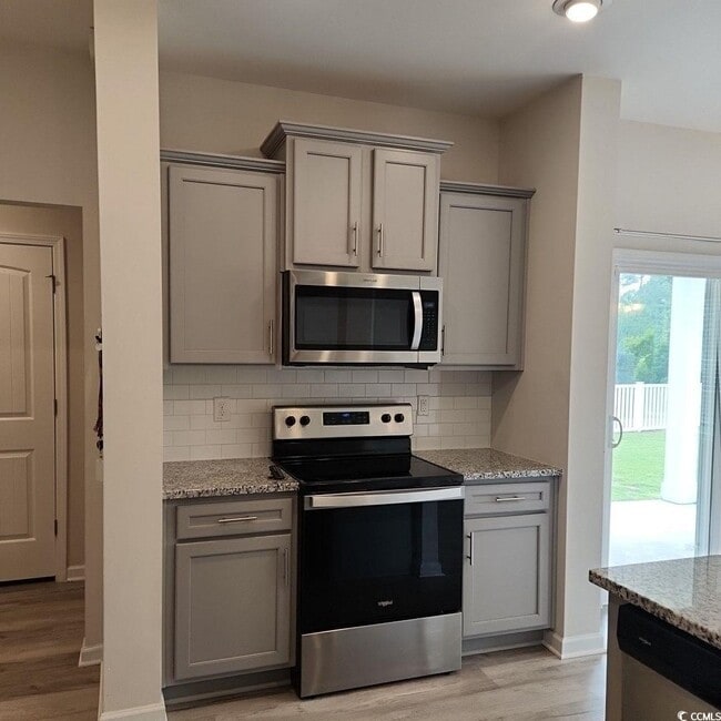 Building Photo - 497 Hillsborough Dr