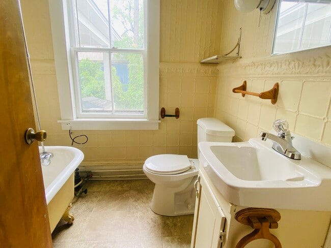 Building Photo - 16 Union St