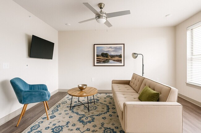 Primary Photo - 305 E Broadway St