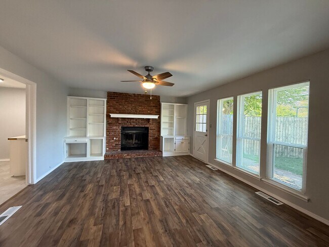 Building Photo - Nice 3 bedroom 2.5 bath near Jenks HS
