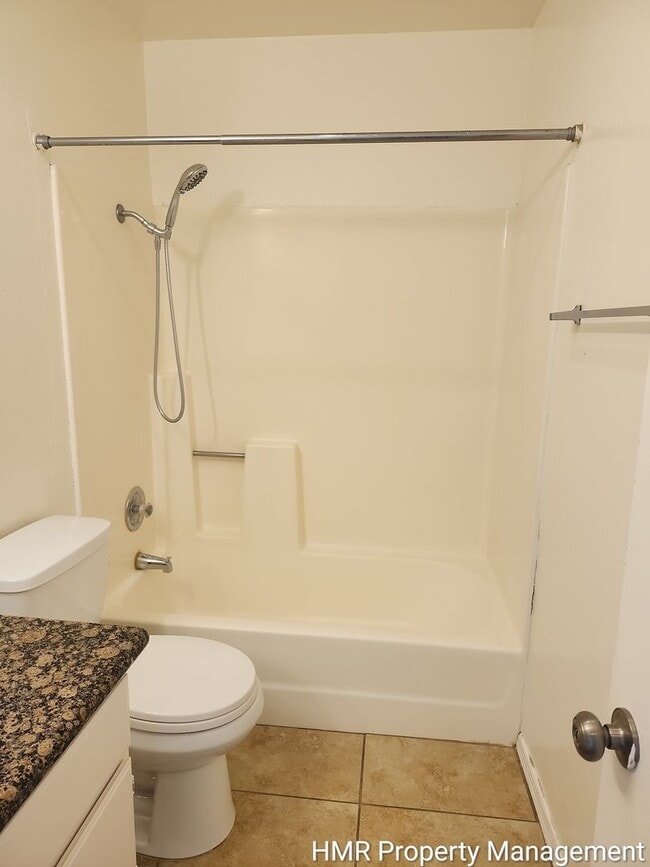 Building Photo - Spacious & Convenient 3-Bedroom Townhouse