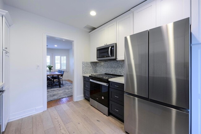 Building Photo - 214 33rd St