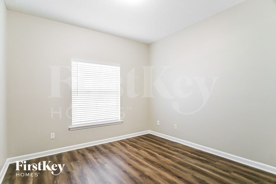 Building Photo - 664 Porta Rosa Circle