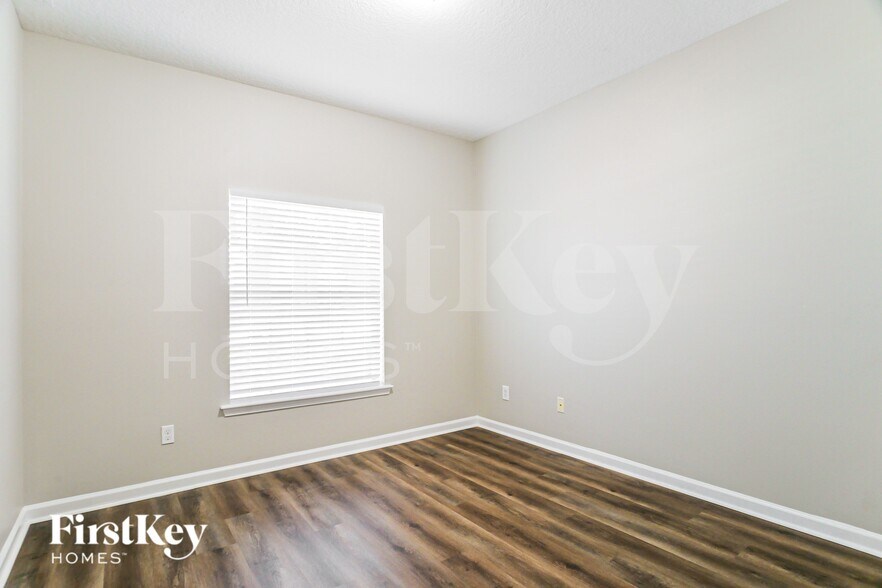 Building Photo - 664 Porta Rosa Circle