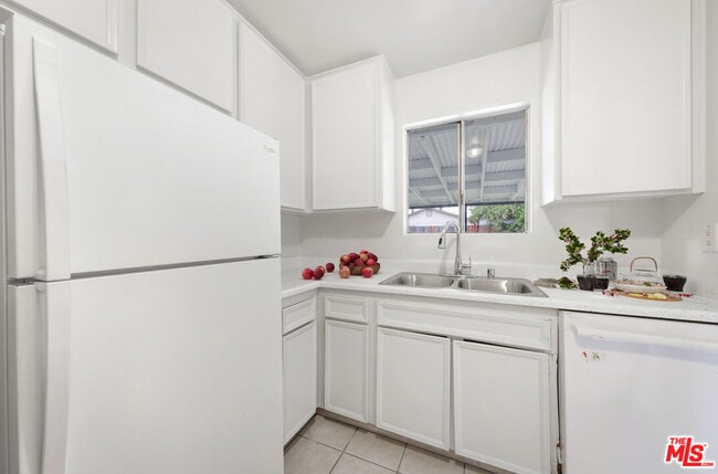 Building Photo - 1040 Iris St