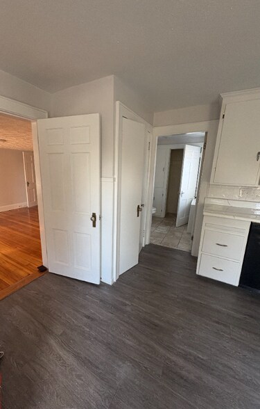 Building Photo - 891 Mammoth Rd