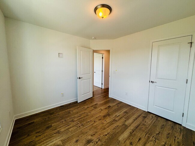 Building Photo - 3 Bedroom 2.5 Bath Townhouse