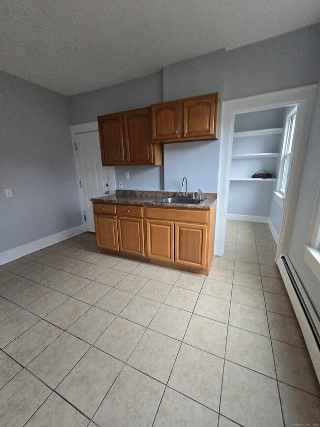 Building Photo - 190 Westland St