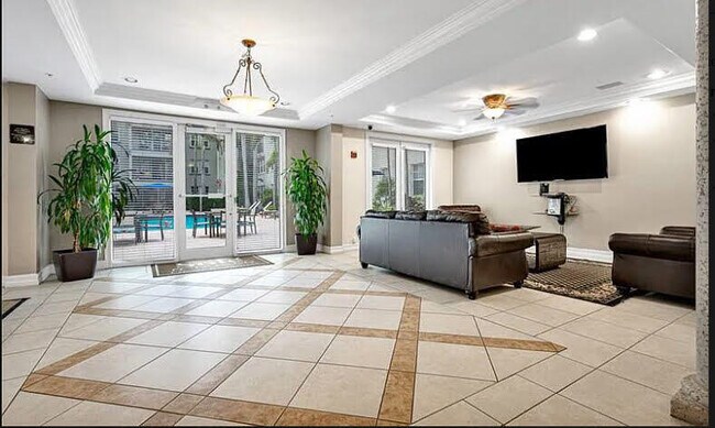 Building Photo - 533 NE 3rd Ave