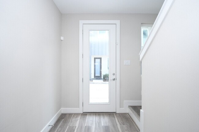 Building Photo - 5904 Gardendale Dr