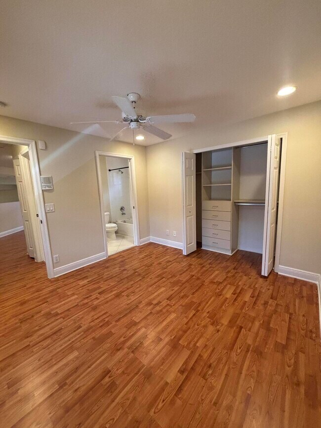 Building Photo - 10100 Larkspur Ln