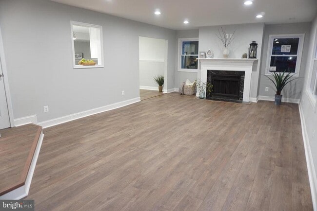 Building Photo - 295 Overleaf Ct