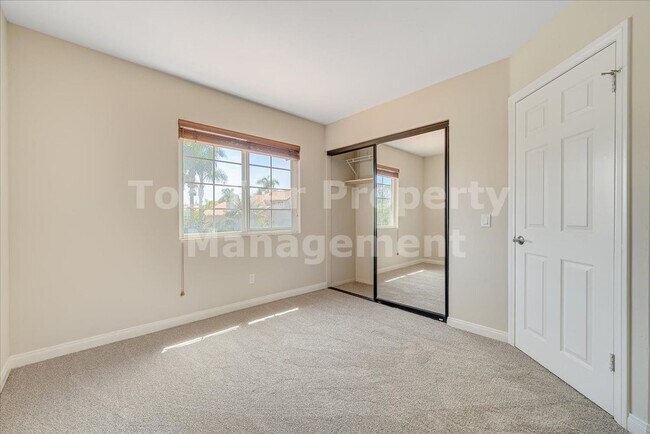 Building Photo - ***Beautiful 3 bed / 2.5 bath / 1,975 sqft House in the Vista/Shadowridge Neighborhood - Availabl...