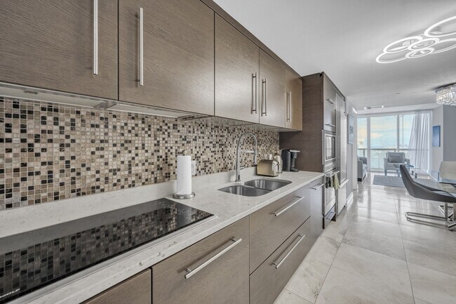 Building Photo - 485 Brickell Ave