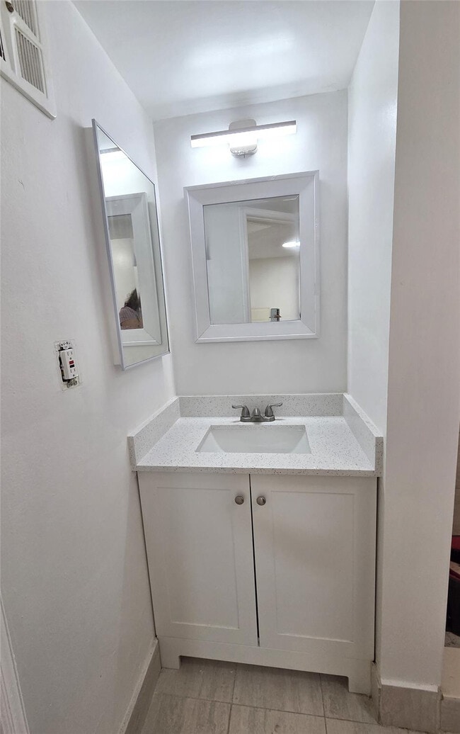 Building Photo - 7901 S Colony Cir