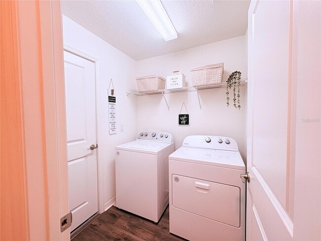 Building Photo - 1084 Papaya Cir.