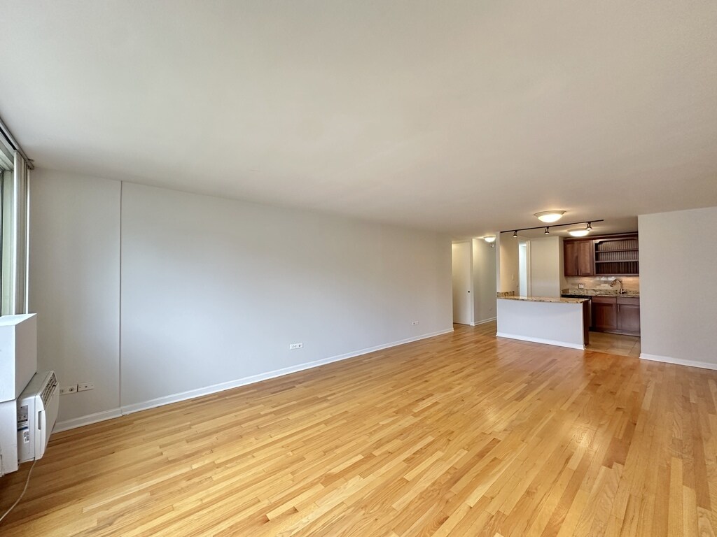 Building Photo - 1442 N Dearborn St