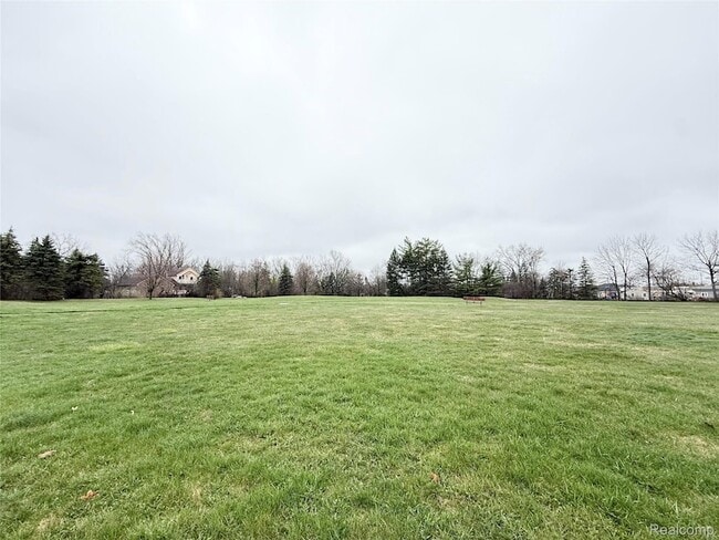 Building Photo - 29419 Glen Oaks Blvd E