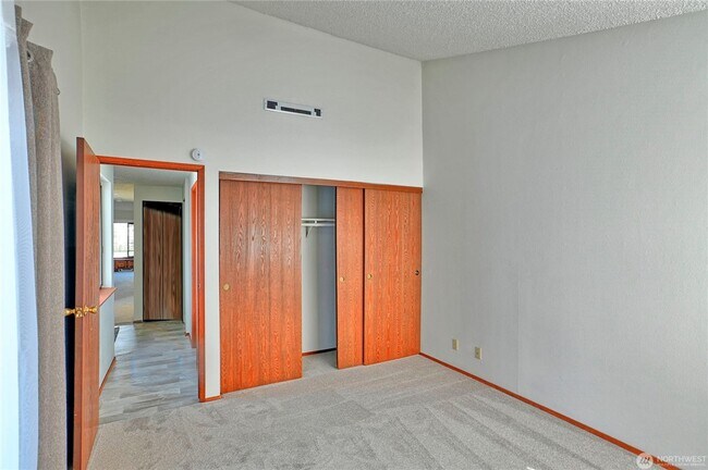 Building Photo - Spacious 2-Bed, 2-Bath Condo in Prime Ever...