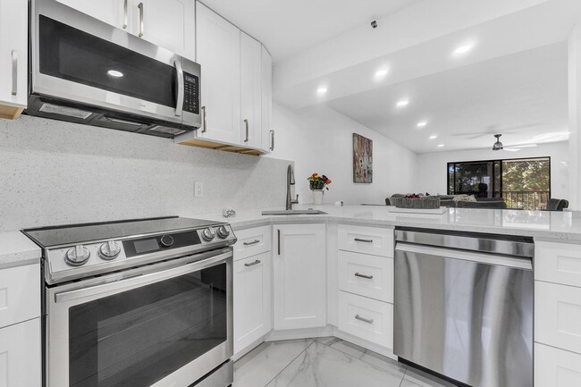 Building Photo - 14476 Amberly Ln