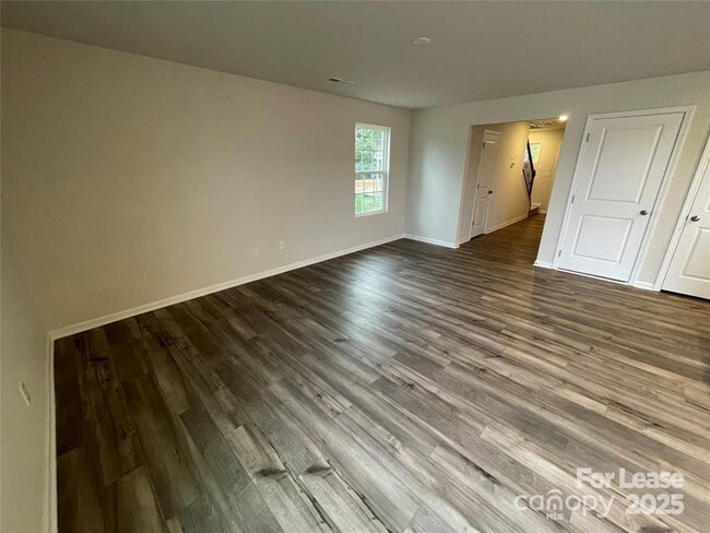 Building Photo - 354 Hollingswood Dr