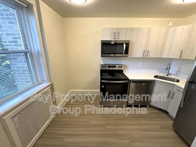 Building Photo - 2809 W Queen Ln
