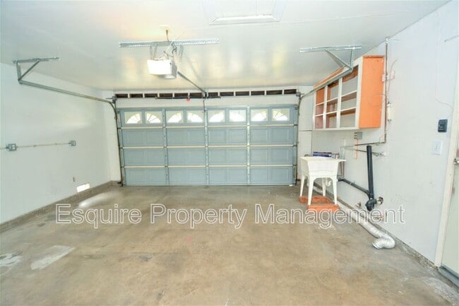 Building Photo - 730 Jay Ave