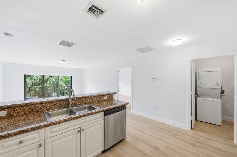 Building Photo - 2691 Albatross Rd N