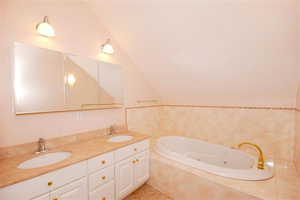 Building Photo - 111 Fayerweather St