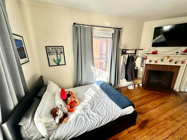 Building Photo - 7 Miner St