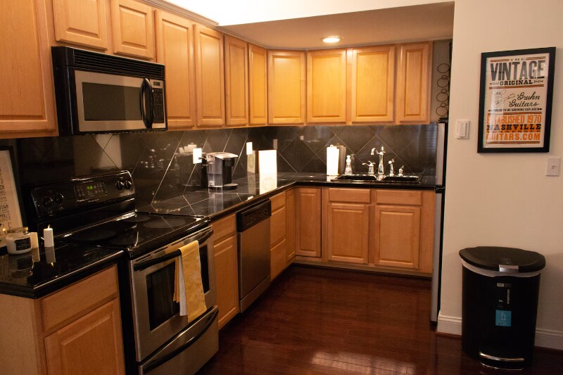 Building Photo - 11 Music Square E