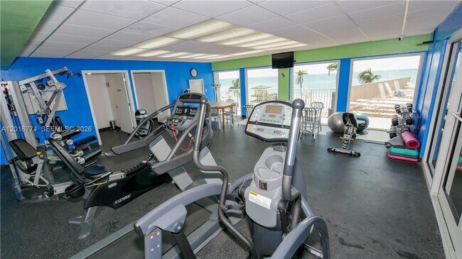 Building Photo - 3111 N Ocean Dr