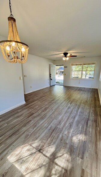 Building Photo - 869 Hollins Rd