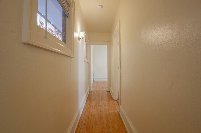 Building Photo - Comstock